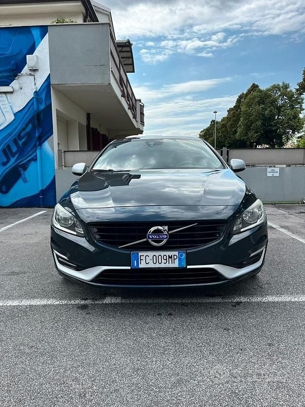 Grigio Usata 2021 Volvo V60 Station wagon | 14.500 € (Super prezzo) - Immagine 1/4