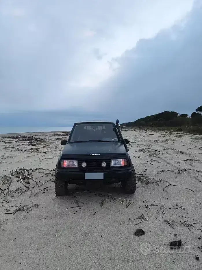 Usata Suzuki Vitara 75 CV (55 kW) 1990 Nero SUV