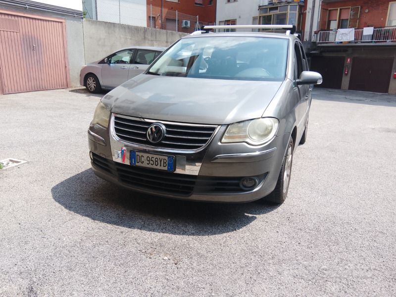 Grigio Usata 2007 VW Touran Highline Monovolume | 3600 € (Molto cara) - Immagine 1/4