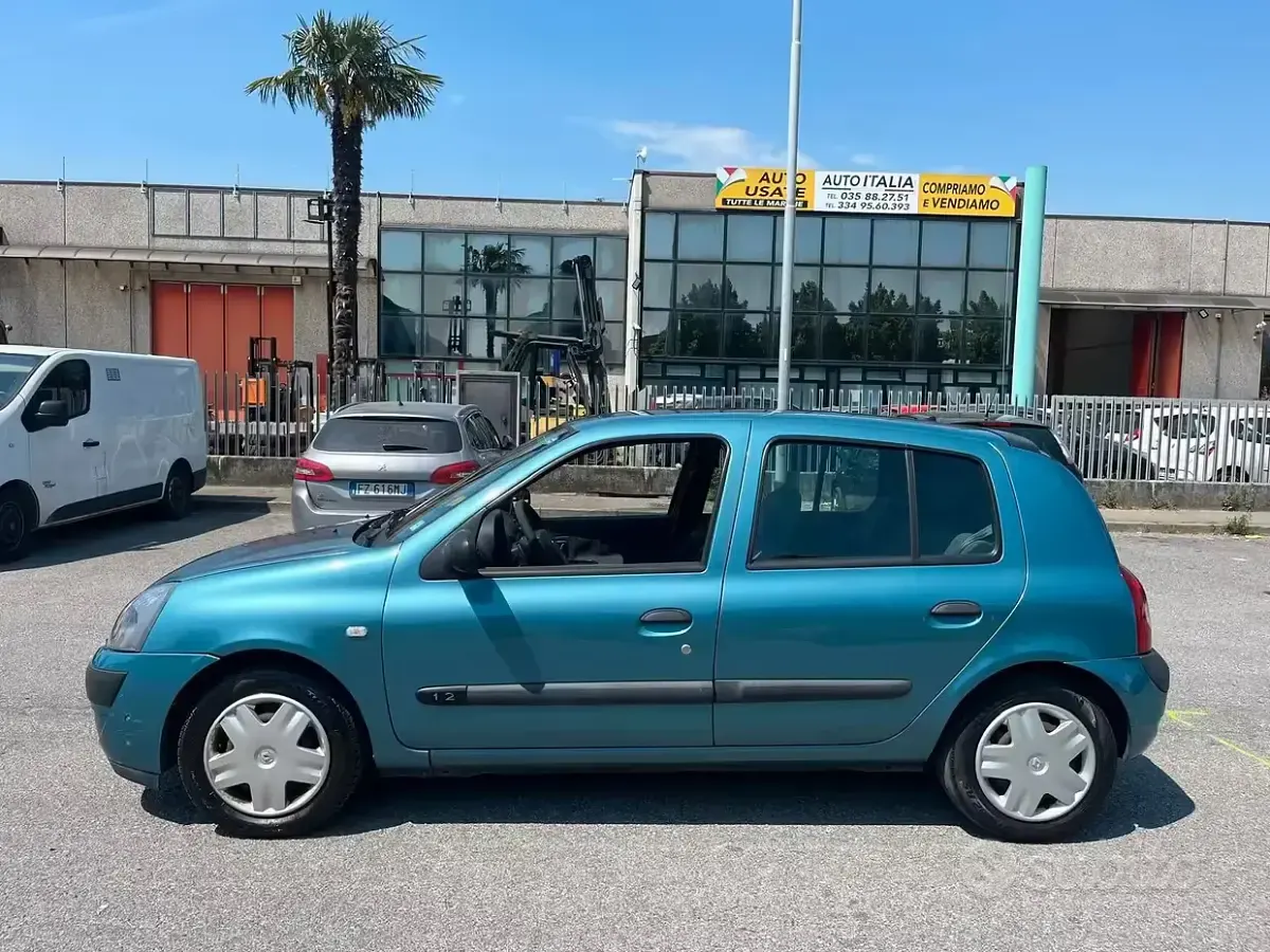 Usata Renault Clio II 58 CV (42 kW) 2004 Blu Berlina