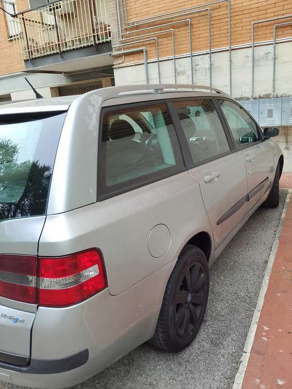 Usata 2008 Fiat Stilo Dynamic Station wagon | 2000 € (Buon prezzo) - Immagine 1/4