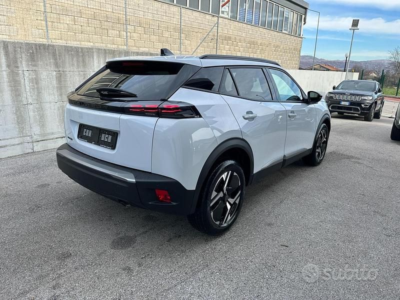 Usata Peugeot 2008 Allure 100 CV (73 kW) 2025 SUV