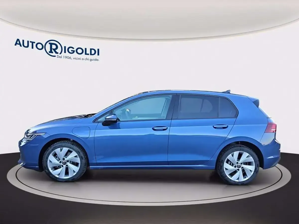 Nuova VW Golf VIII Life 204 CV (150 kW) 2025 Anemone blue metallizzato Berlina