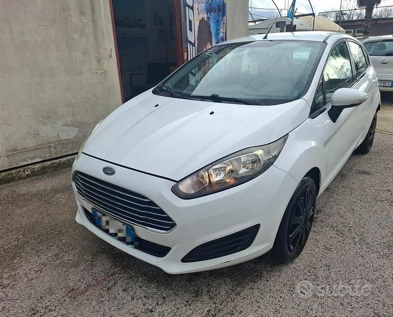 Usata Ford Fiesta Titanium 92 CV (67 kW) 2013 Bianco Utilitaria