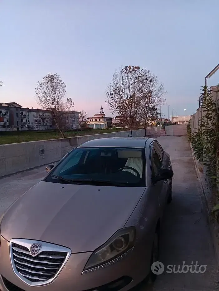 Usata Lancia Delta 120 CV (88 kW) 2008 Utilitaria