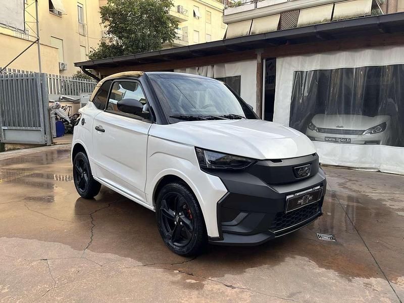 Nuova Ligier JS50 2026 Bianco perla Utilitaria
