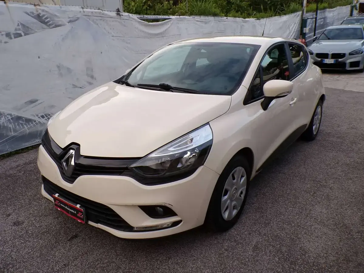 Usata Renault Clio IV 75 CV (55 kW) 2017 Beige Berlina