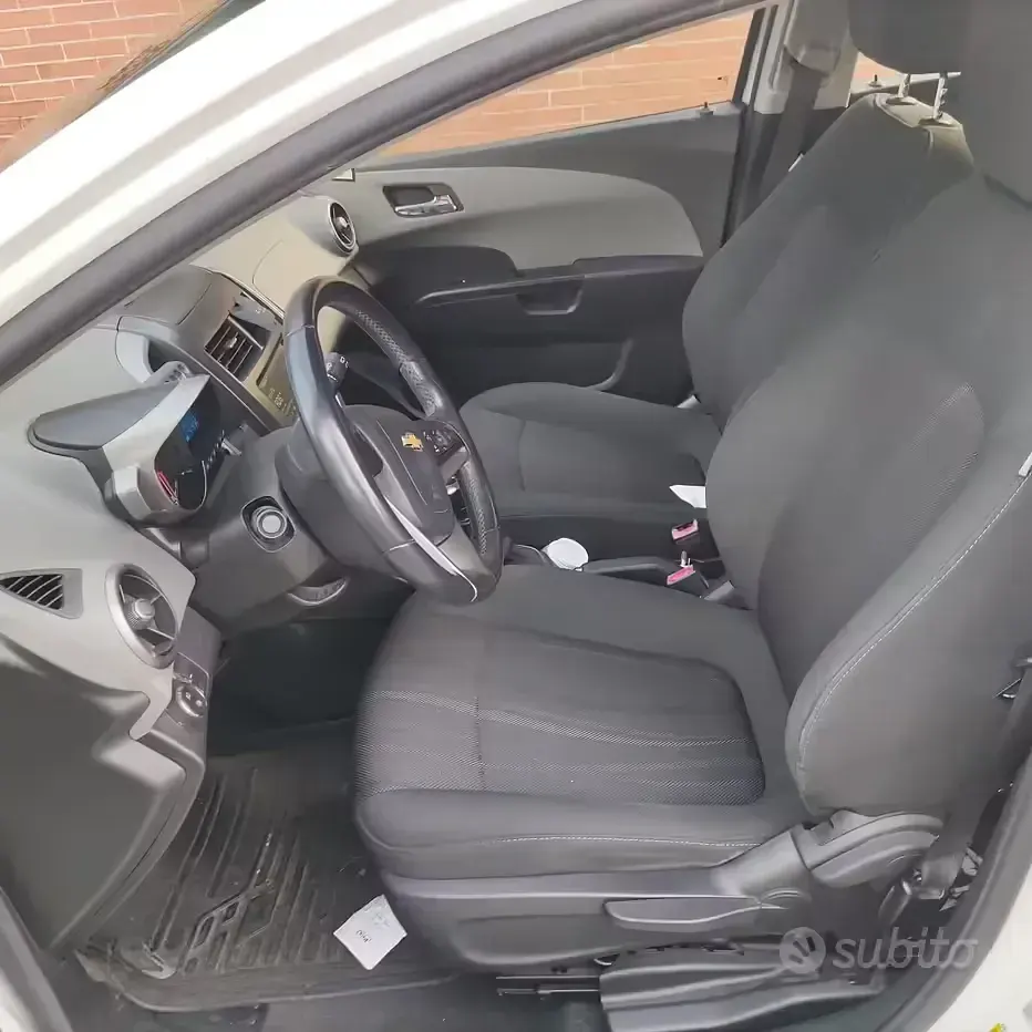 Usata Chevrolet Aveo 86 CV (63 kW) 2012 Bianco Berlina