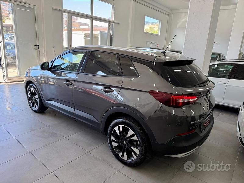 Usado Opel Grandland X GS Line 131 CV (96 kW) 2021 Gris SUV