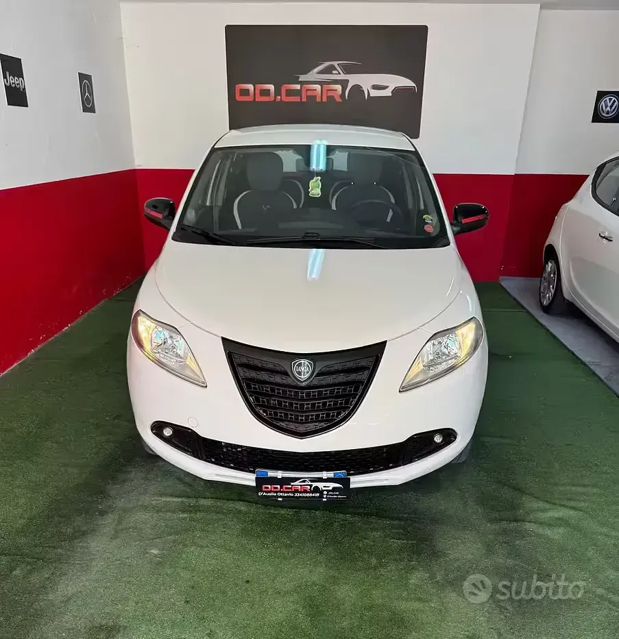 Usata Lancia Ypsilon 85 CV (62 kW) 2015 Bianco Utilitaria