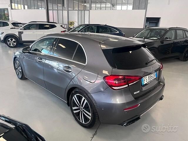Usata Mercedes A180 Business 109 CV (80 kW) 2018 Grigio Berlina