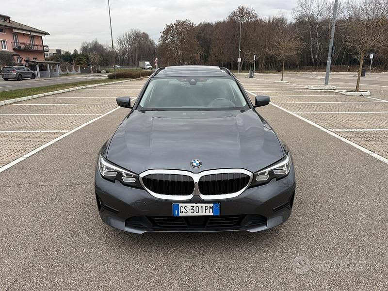 Usata BMW 318 150 CV (110 kW) 2021 Grigio Station wagon