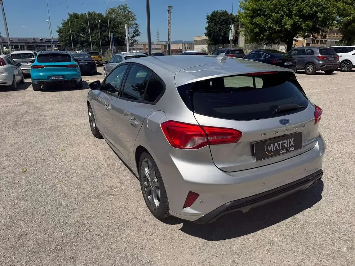 Usata Ford Focus ST-Line 120 CV (88 kW) 2020 Grigio Berlina