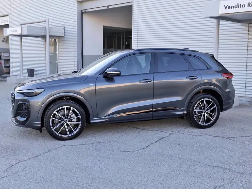 Nuova Audi Q5 S-Line 204 CV (150 kW) 2026 Grigio metallizzato SUV