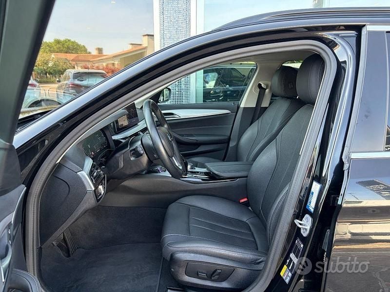 Usata BMW 530e Efficient Dynamics 292 CV (214 kW) 2022 Nero Station wagon