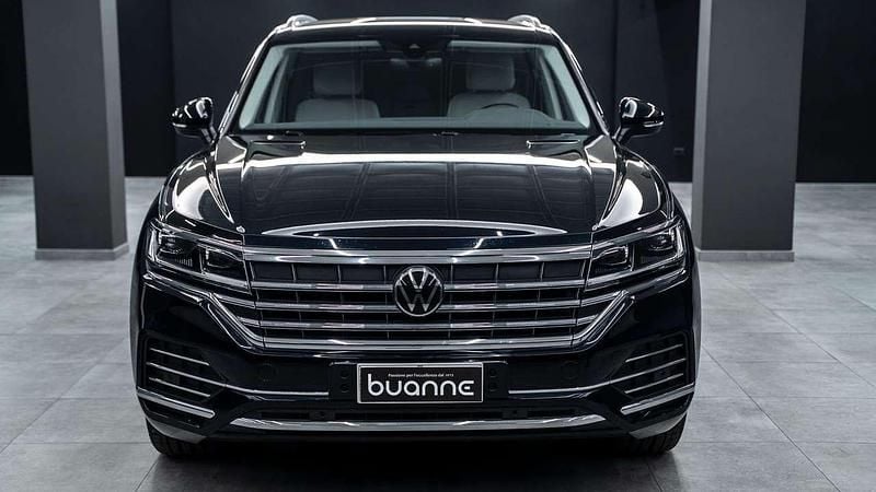 Usata VW Touareg Elegance 231 CV (169 kW) 2021 Blu notte metall perlato SUV