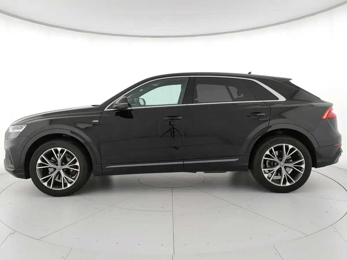 Usata Audi Q8 Sport 286 CV (210 kW) 2019 A1 nero intenso SUV