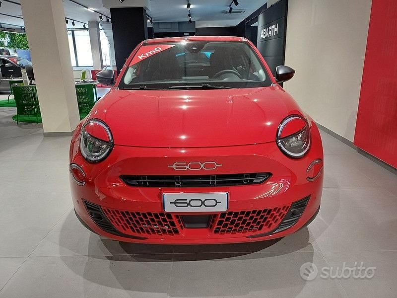 Nuova Fiat 600 101 CV (74 kW) 2025 Rosso SUV