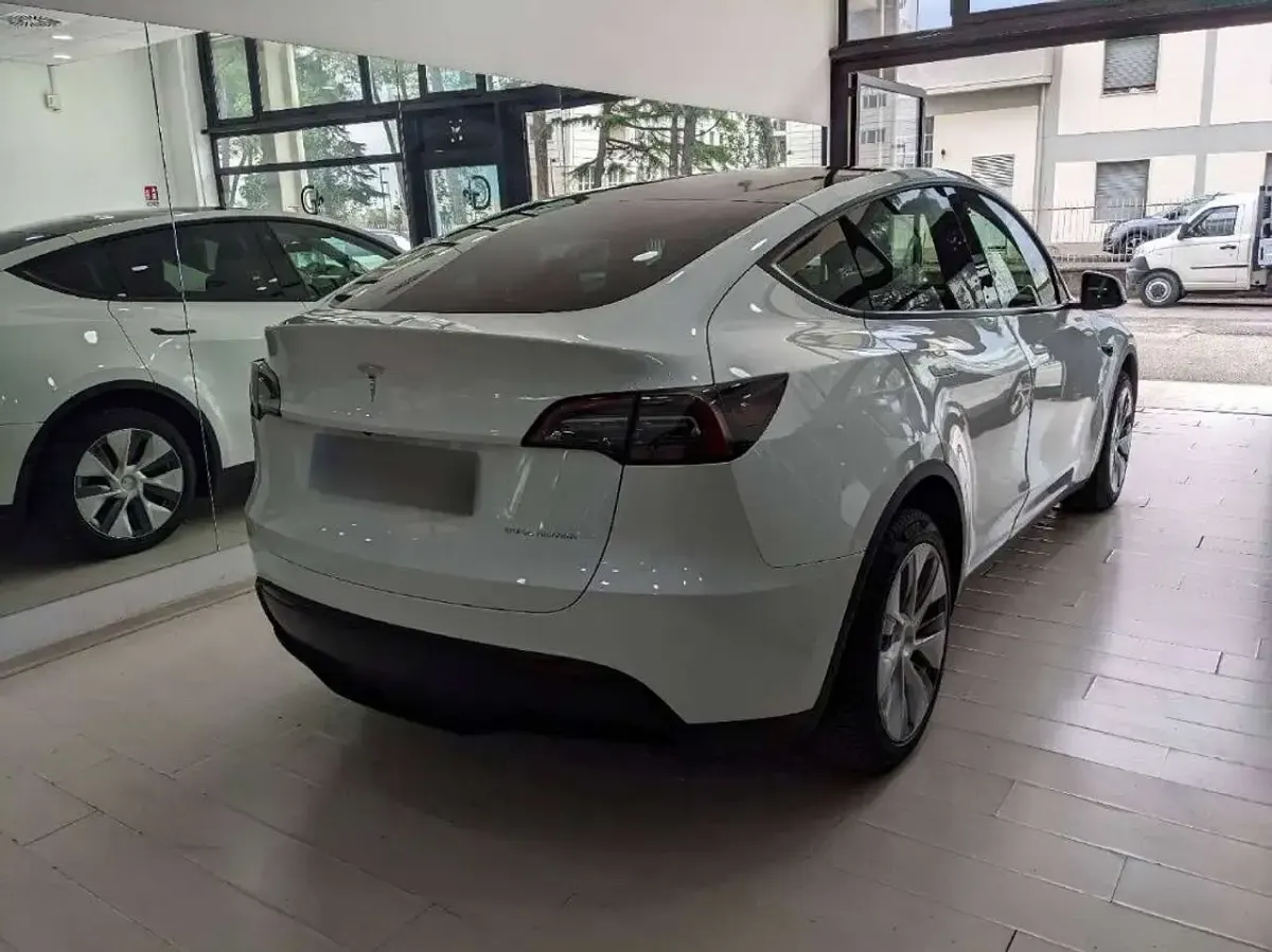 Usata Tesla Model Y Long Range AWD 324 kW (441 CV) 2022 Bianco perla micalizzato SUV