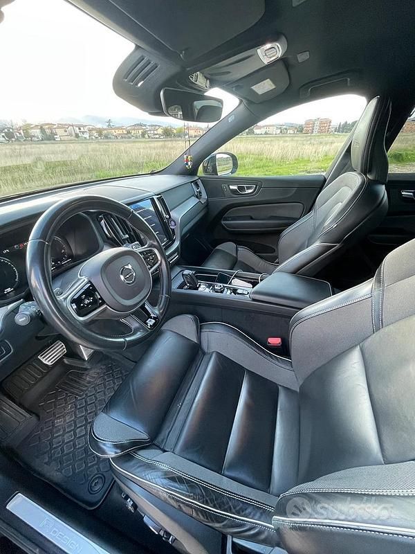 Usata Volvo XC60 R-Design 197 CV (144 kW) 2019 Nero SUV
