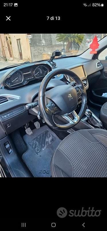 Usata Peugeot 208 2015 Utilitaria