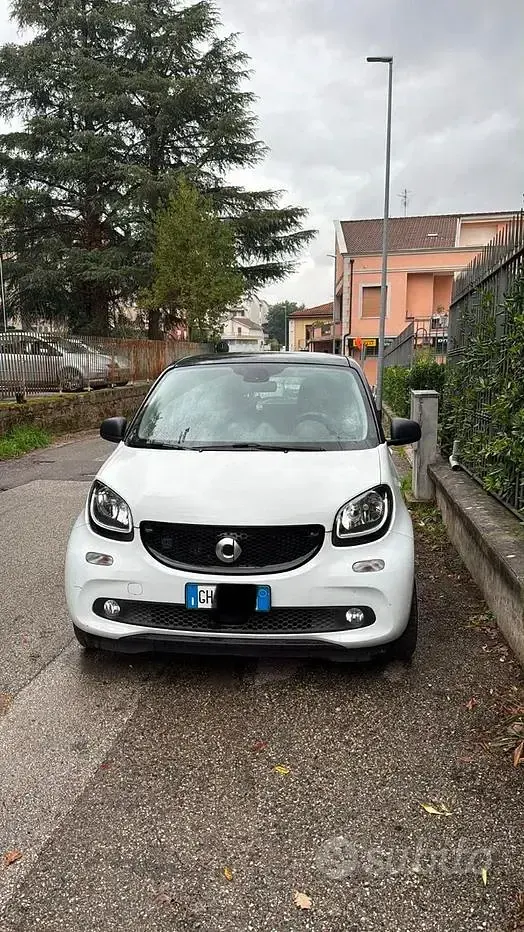 Usata Smart ForFour Electric Drive 41 kW (56 CV) 2018 Bianco Utilitaria