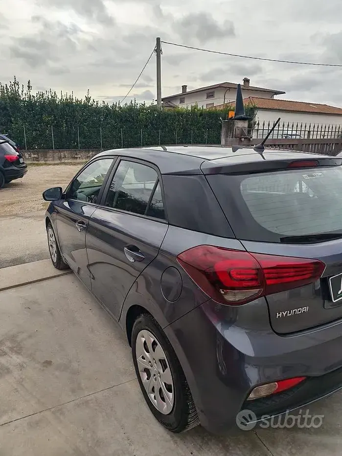 Usata Hyundai i20 73 CV (53 kW) 2019 Blu Utilitaria