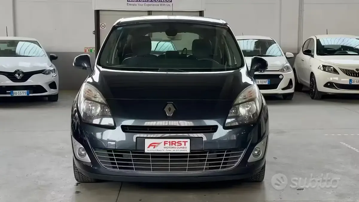 Usata Renault Scénic III Luxe 110 CV (80 kW) 2011 Grigio Monovolume