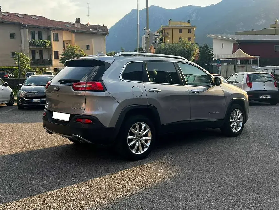 Usata Jeep Cherokee Limited 170 CV (125 kW) 2015 Grigio SUV