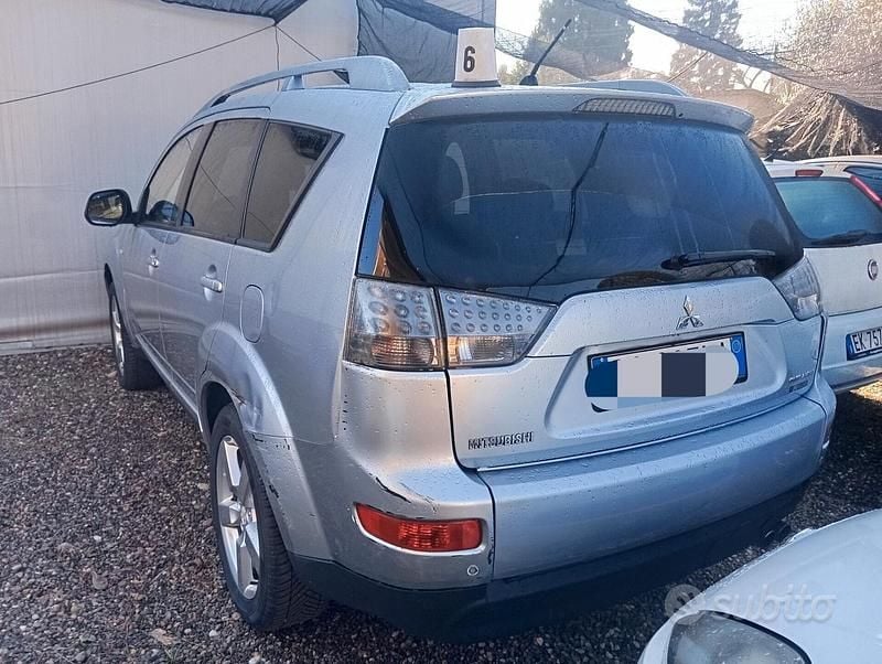 Usata Mitsubishi Outlander Instyle 140 CV (102 kW) 2007 Grigio SUV