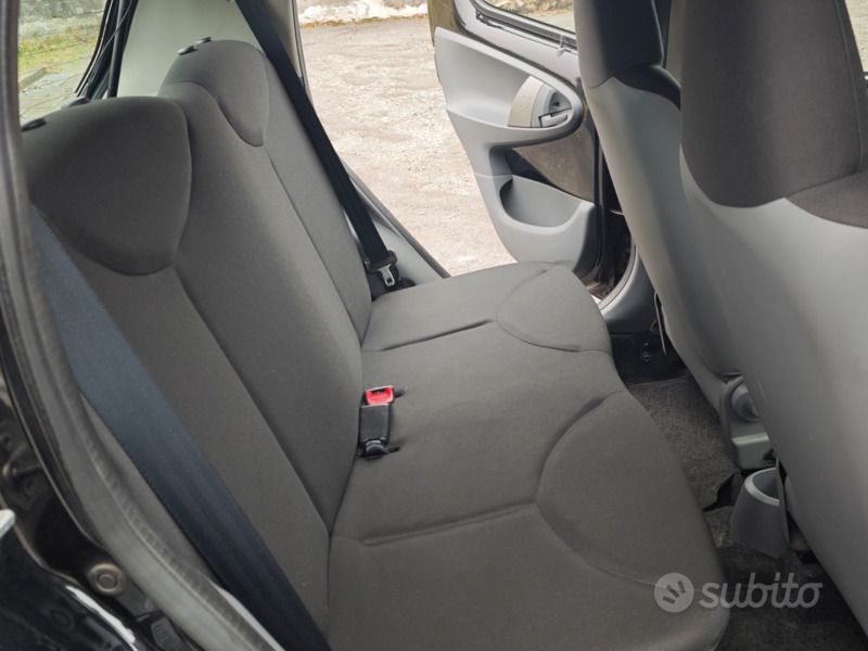Begagnad Toyota Aygo 68 HK (50 kW) 2007 Svart Halvkombi