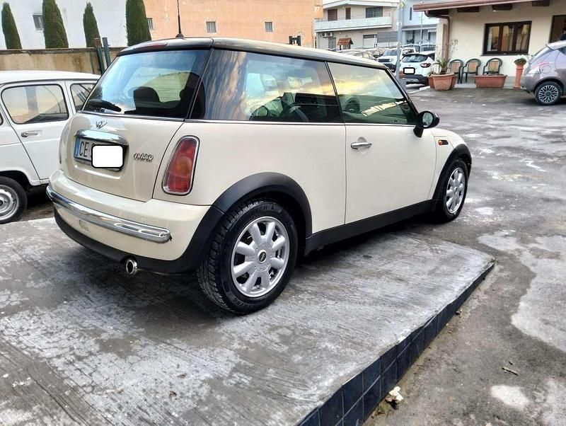 Begagnad Mini Cooper 116 HK (85 kW) 2003 Beige Halvkombi