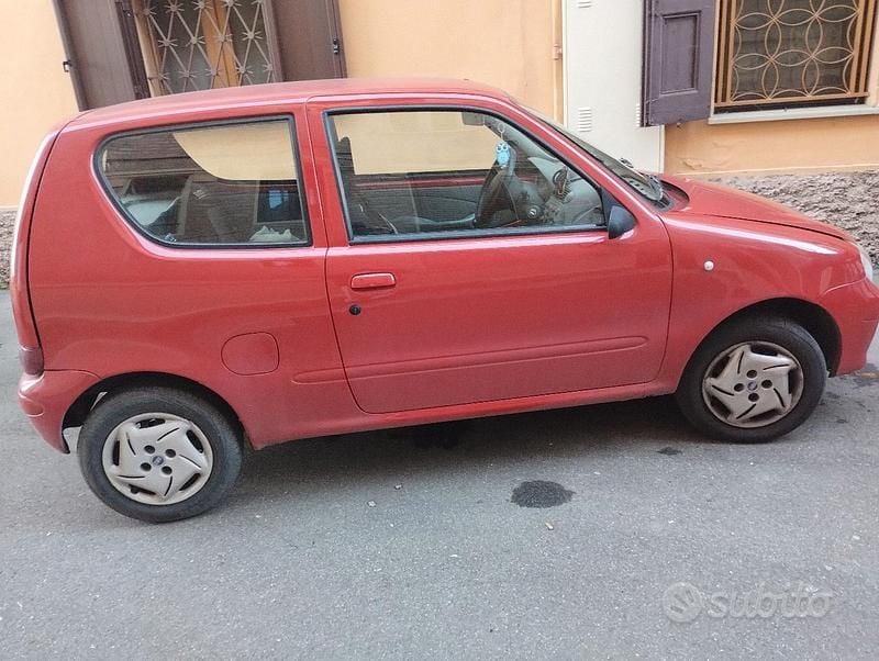 Usata Fiat 600 54 CV (39 kW) 2008 Rosso Utilitaria