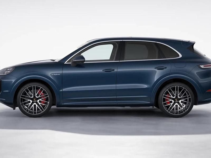 Nuova Porsche Cayenne 2026 Blu algarve metallizzato SUV