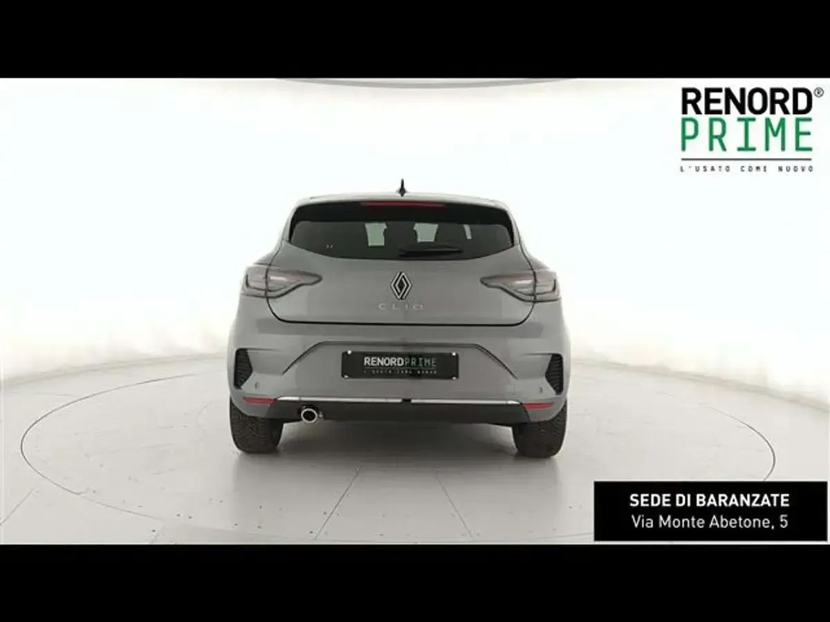 Usata Renault Clio V Techno 91 CV (66 kW) 2025 Grigio chiaro Berlina