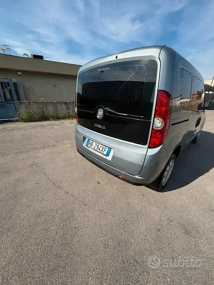 Usata Fiat Doblò 105 CV (77 kW) 2010 Grigio Monovolume