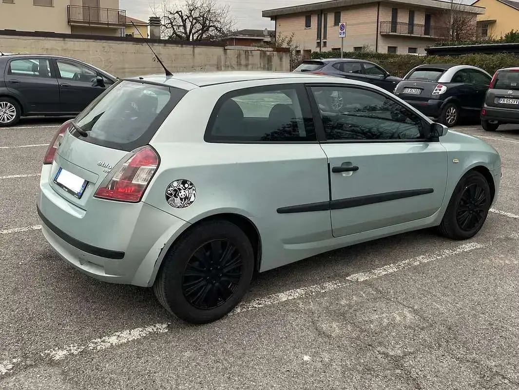 Usata Fiat Stilo Active 103 CV (75 kW) 2003 Argento Berlina