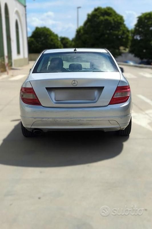 Usata Mercedes C220 170 CV (125 kW) 2009 Grigio Berlina