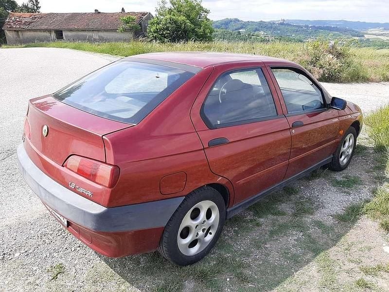 Usata Alfa Romeo 146 120 CV (88 kW) 1997 Utilitaria