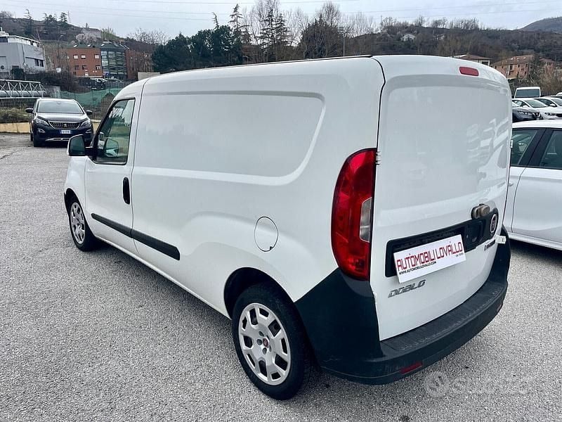Usata Fiat Doblò 105 CV (77 kW) 2019 Bianco Monovolume