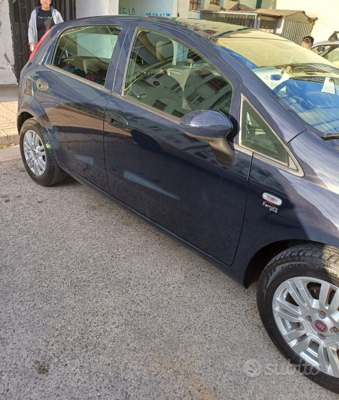 Usata Fiat Punto Street 69 CV (50 kW) 2015 Blu Utilitaria