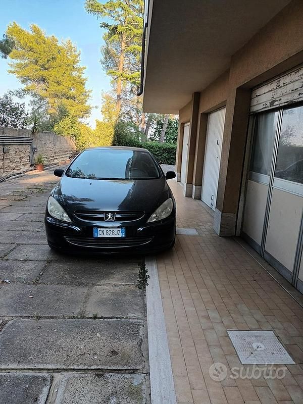 Usata Peugeot 307 CC 109 CV (80 kW) 2005 Nero Cabrio