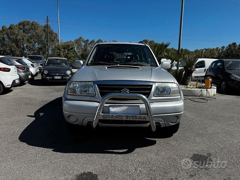 Usata Suzuki Grand Vitara 109 CV (80 kW) 2001 Grigio SUV