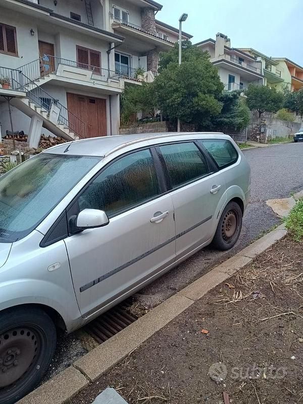 Usata Ford Focus 115 CV (84 kW) 2006 Grigio Station wagon
