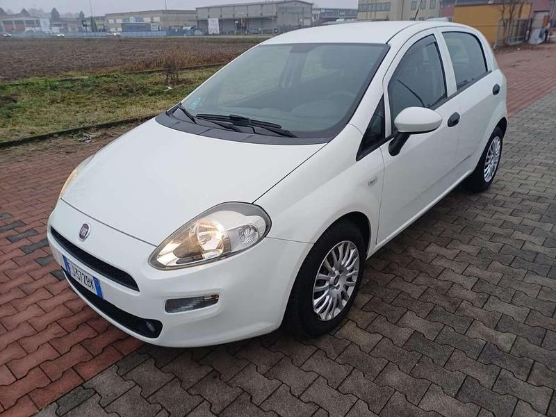 Usata Fiat Punto Lounge 95 CV (69 kW) 2017 Other Berlina