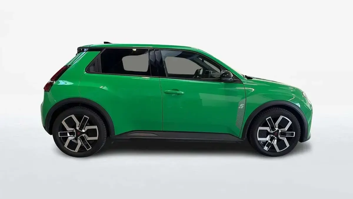 Usata Renault 5 E-Tech Urban 89 kW (122 CV) 2025 Verde Berlina