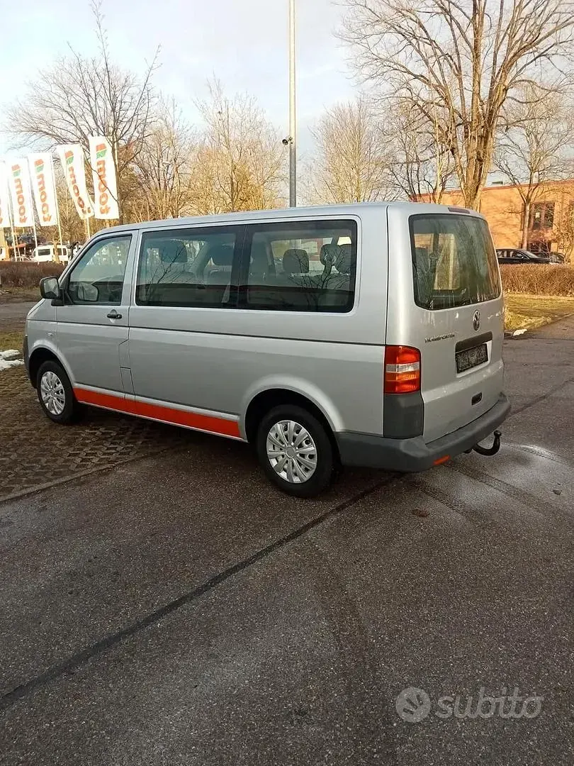 Käytetty VW Transporter 131 HP (96 kW) 2008 Harmaa Van