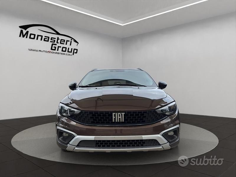 Usata Fiat Tipo Cross 130 CV (95 kW) 2022 Marrone Berlina