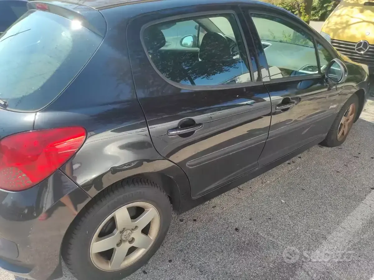 Usata Peugeot 207 73 CV (53 kW) 2008 Nero Berlina