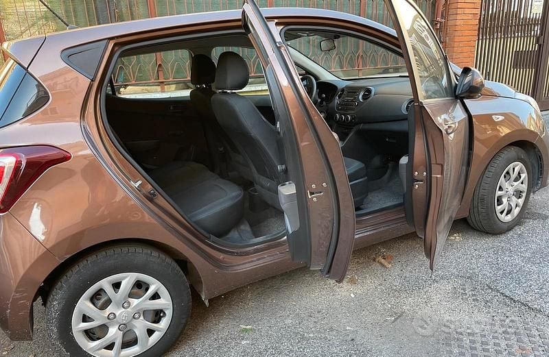 Usata Hyundai i10 67 CV (49 kW) 2019 Marrone Utilitaria